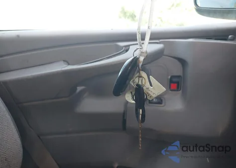 2012 Chevrolet Express 2500 Work Van z USA, uszkodzony, nr VIN 1GCWGFCA8C1181277